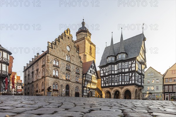 Town view Alsfeld, market place with wine house, town hall, tower of the Walpurgis church and half-timbered houses, Alsfeld, Knüllgebirge, Hesse, Germany, Europe