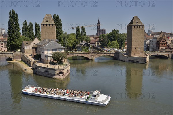 Excursion boat on the River Ill at the Ponts Couverts bridge with towers, UNESCO World Heritage Site, historic centre or Grand Ile, Strasbourg, Département Bas-Rhin, Alsace, France, Europe