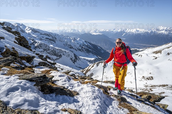 Ski tourers on the Mitterzeigerkogel, mountains in winter, Sellraintal, Kühtai, Tyrol, Austria, Europe