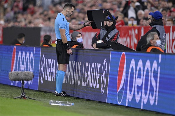 Referee Ivan Kruzliak in the Review Area VAR Video Assistant Video Evidence Video Video Assistant Referee, Champions League, Allianz Arena, Munich, Bayern, Germany, Europe
