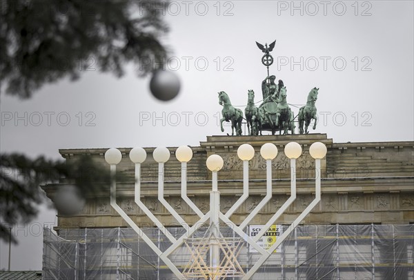Chanukka Leuchter am Brandenburger Tor