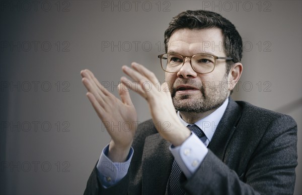 Marco Buschmann (FDP), Bundesminister der Justiz, aufgenommen im Rahmen eines Interview fue NBR in Berlin, 12.12.2023