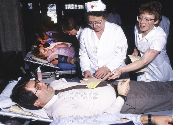 DEU, Germany: The historical slides from the times 80-90s events and persons from politics, culture, working life, medicine etc. Hagen. Blood donation at the Red Cross. 80s MR=yes!