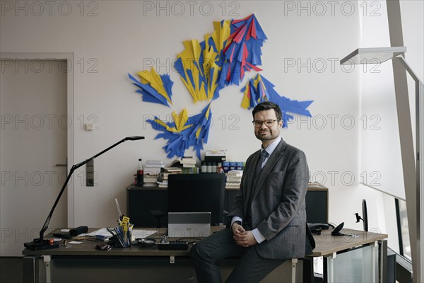 Marco Buschmann (FDP), Bundesminister der Justiz, aufgenommen im Rahmen eines Interview fue NBR in Berlin, 12.12.2023