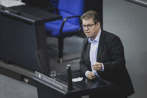 Ralf Stegner, Mitglied des Deutschen Bundestages (SPD), aufgenommen im Rahmen einer Sitzung des Deutschen Bundestages zum Thema 'Halbzeit der Wahlperiode' in Berlin, 14.12.2023