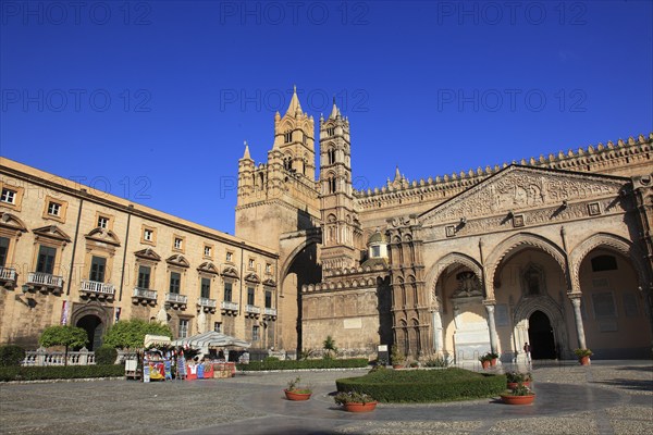 City of Palermo, the Cathedral Maria Santissima Assunta, from left the building of the Museo Diocesano, the west tower and the late Gothic portico, main portal, UNESCO World Heritage Site, Sicily, Italy, Europe