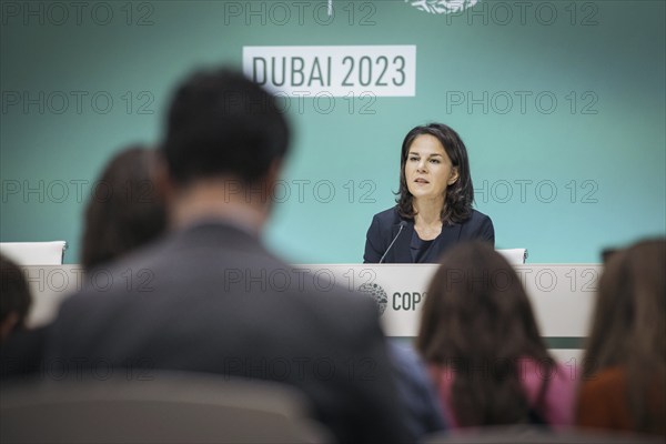 Annalena Baerbock (Buendnis 90 Die Gruenen), Bundesaussenministerin, aufgenommen im Rahmen Pressekonferenz zum Abschluss auf der COP28 in Dubai, 13.12.2023