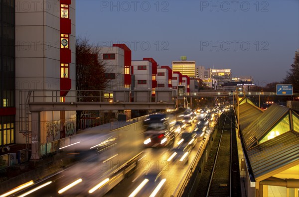 Motorway A40, Ruhrschnellweg, in Essen, route through the city centre, is affected by a possible diesel driving ban, Skyline, Essen, North Rhine-Westphalia, Germany, Europe