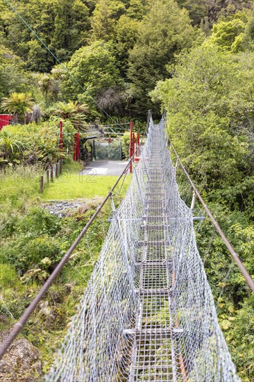 Buller Gorge Swingbridge, Buller River, Murchison, Neuseeland