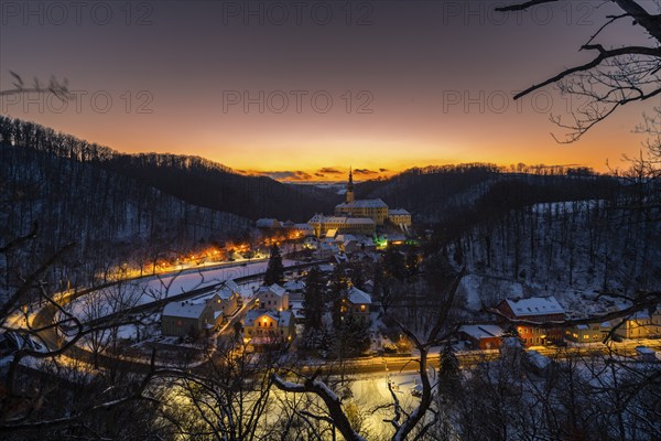 Winter evening in the Müglitz valley, impressively illuminated Weesenstein Castle at the blue hour, Weesenstein, Saxony, Germany, Europe