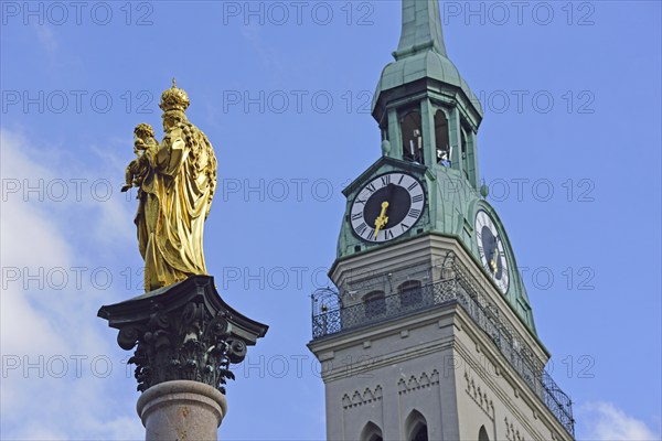 Europe, Germany, Bavaria, State Capital Munich, City, Marienplatz, Statue of the Virgin Mary from 1590, and Tower of St Peter, Hamburg, Hamburg, Federal Republic of Germany, Europe