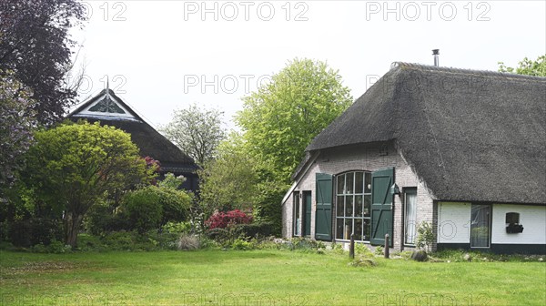 NL, Eesergroen: Spring characterises the landscape, towns and people in the province of Drenthe in the Netherlands. The picturesque village of Ees in Drenthe. NL, Eesergroen: Spring shapes the landscape, cities and people in the province of Drenthe in the Netherlands