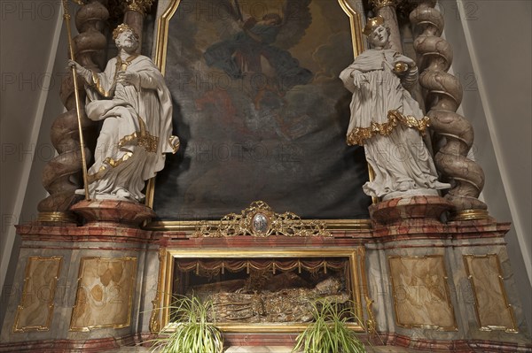 Richly beaded relic of the Mattyrian and St Felix in a reliquary, St Andreas, St Mang Church, 1697-1717, Stadtamhof, Regensburg, Upper Palatinate, Bavaria, Germany, Europe