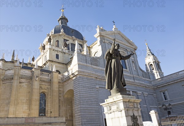 Pope John Paul statue, Catedral de Nuestra Señora de la Almudena, cathedral church, Madrid, Spain, Europe