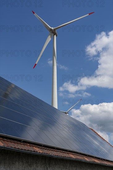 Wind farm north of Lichtenau, East Westphalia-Lippe, solar power plant on an agricultural building, stable, barn, North Rhine-Westphalia, Germany, Europe
