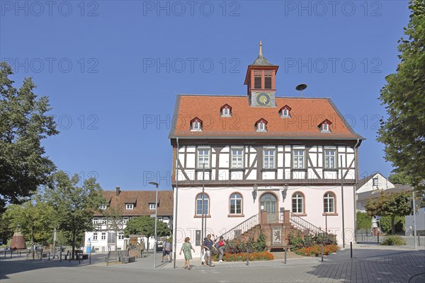 Old town hall, historic half-timbered house built in 1498, market square, Bad Vilbel, Wetterau, Hesse, Germany, Europe