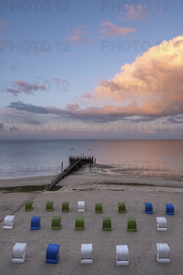 Pier and beach chairs on the North Sea coast, evening light, Wyk, Föhr, North Sea island, North Frisia, Schleswig-Holstein, Germany, Europe