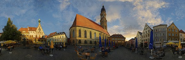 360° panoramic view over the lively market square at dusk with the Basilica of St Martin, Amberg, Upper Palatinate, Bavaria, Germany, Europe
