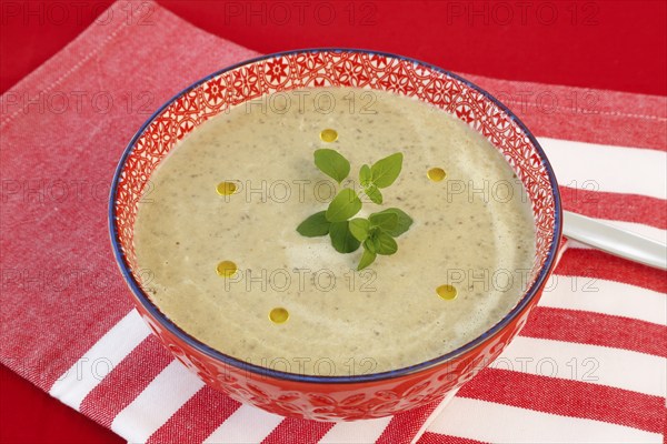 Swabian cuisine, Alblinsen chestnut soup, healthy, vegetarian, regional, soup served in a bowl with herbs, home cooking, typical Swabian, traditional cuisine reinterpreted, food photography, studio, Germany, Europe