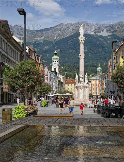 Maria-Theresien-Straße with Annasäule, old town of Innsbruck, behind the mountains of the Innsbruck Nordkette, Innsbruck, Tyrol, Austria, Europe
