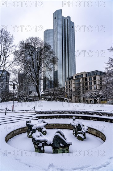 Winter in the city, Deutsche Bank building, Marshall Fountain, Sparkasse, Trianon Frankfurt building, Bergmann Park, Frankfurt am Main, Hesse, Germany, Europe