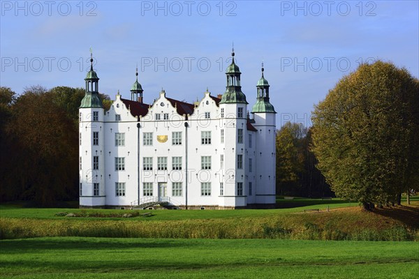 Germany, Ahrensburg, Ahrensburg Castle in autumn, Hamburg, Hamburg, Federal Republic of Germany, Europe