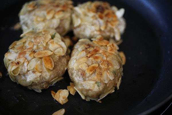 Swabian cuisine, meatballs wrapped in almonds, mixed minced meat, frying meatballs in fat, frying pan, meatballs, grandmother's cooking, regional, home cooking, typical Swabian, traditional cuisine reinterpreted, food photography, studio, Germany, Europe