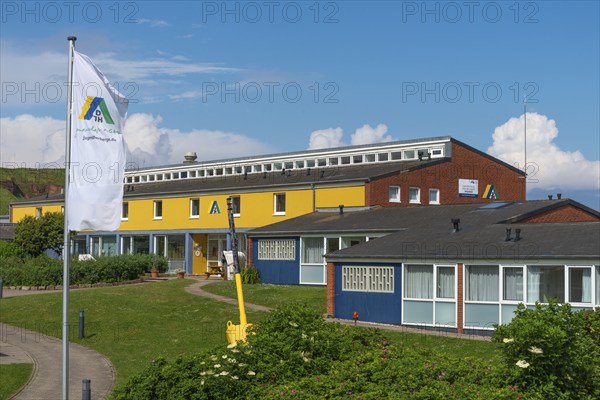 Youth hostel, Haus der Jugend im Unterland, flag with YH emblem, Helgoland Island, North Sea, Pinneberg district, Schleswig-Holstein, Germany, Europe