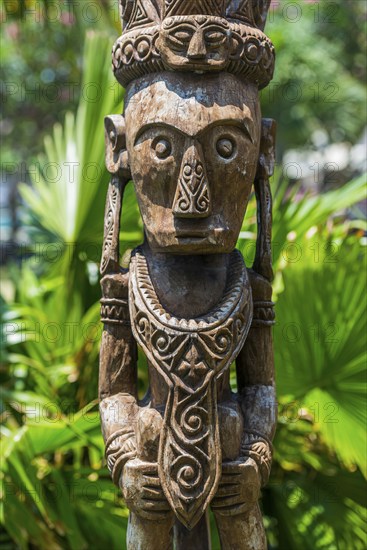 Statue of a native, sculpture, figure, totem, sculpture, religion, tree, wood, art, architecture, interior, monument, culture, tradition, wooden, symbol, travelling, tourism, icon, representation, image, worship, venerate, garden, exhibition, garden decoration, wellness, spa, Indonesia, Asia