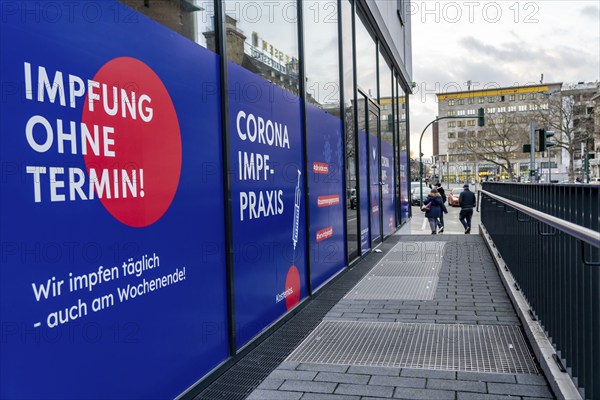 Corona test centre and vaccination centre, in the city centre at the main railway station, Essen, North Rhine-Westphalia, Germany, Europe