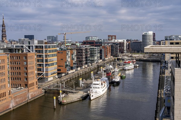 Sandtorhafen, traditional ship harbour, Hafencity Hamburg, new district on the Elbe, on the site of the former free port, residential units for 14, 000 people, 3, 000 hotel beds, 45, 000 jobs, Hamburg, Germany, to be built here by the 2030s, Europe