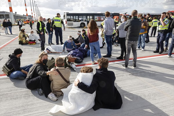 EASA emergency exercise at BER Airport, emergency services rehearsed an emergency in the aviation security area. The airport company rehearsed for an emergency together with the federal police and fire brigade as part of an emergency exercise, 11 October 2022