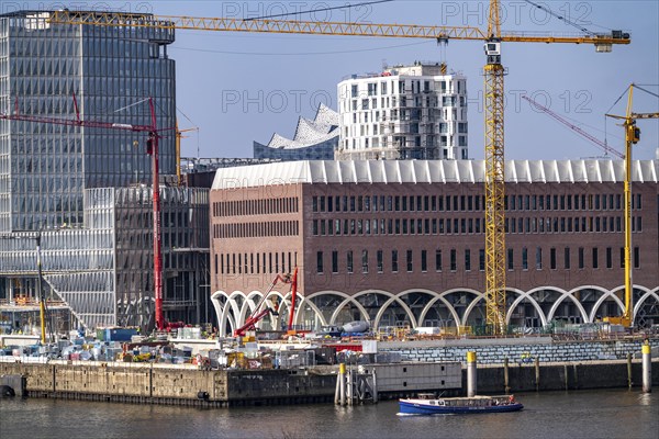 Final construction work on Westfield Hamburg-Überseequartier, Hafencity Hamburg, new district on the Elbe, on the site of the former free harbour, where residential units for 14, 000 people, 3, 000 hotel beds, 45, 000 jobs will be built by the 2030s, Hamburg, Germany, Europe