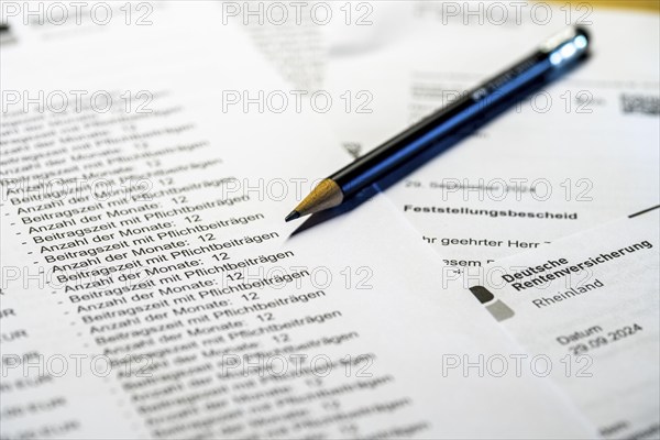 Symbolic image pension, pension information, assessment notice on contributions made to the statutory pension insurance and expected pension on reaching retirement age, notification from the German Pension Insurance to an insured person