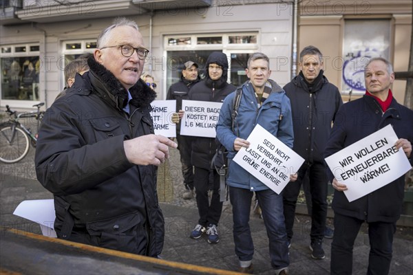 SPD parliamentary candidate Klaius Mindrup at a demonstration in Rykestraße against the decision of the green-black-led district office not to approve the conversion of 30, 000 m¬= of heated living space to green geothermal energy. Berlin, 01.02.2024