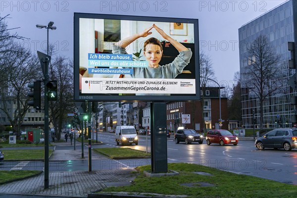 Appeal by the Federal Ministry of Health to stay at home, advertising campaign, LED roadside screen, digital advertising monitors, effects of the corona crisis in Germany, Essen, on Alfredstraße, B224
