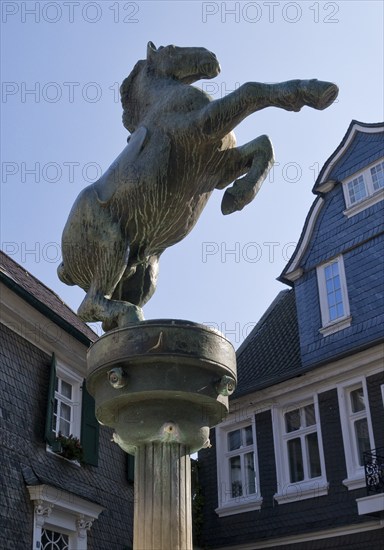Horse fountain by Rudolf Christian Baisch in front of the town history centre, Mettmann, Bergisches Land, North Rhine-Westphalia, Germany, Europe