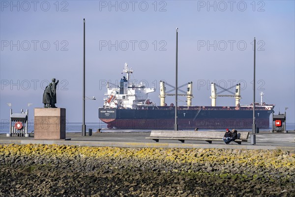Weser estuary near Bremerhaven, Willy-Brandt-Platz, monument to the emigrants, Seebäderkaje, cargo ship Ocean Freedom, Bremen, Germany, Europe