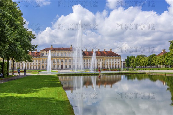 Garden parterre with fountain in front of the New Palace in the Schleissheim Palace complex, Oberschleissheim near Munich, Upper Bavaria, Bavaria, Germany, Europe