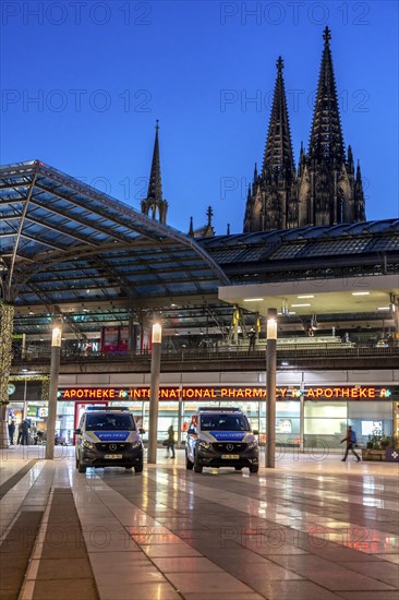 Cologne Central Station, temporary Federal Police station at Breslauer Platz, Cologne Cathedral, Cologne, North Rhine-Westphalia, Germany, Europe