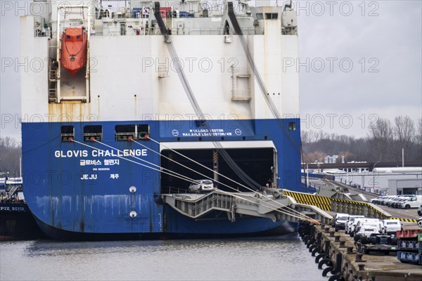 Loading of new cars at AutoTerminal Kaiserhafen 2, Bremerhaven, for export overseas, Car Carrier Glovis Challenge, seaport of Bremerhaven, Bremen, Germany, Europe