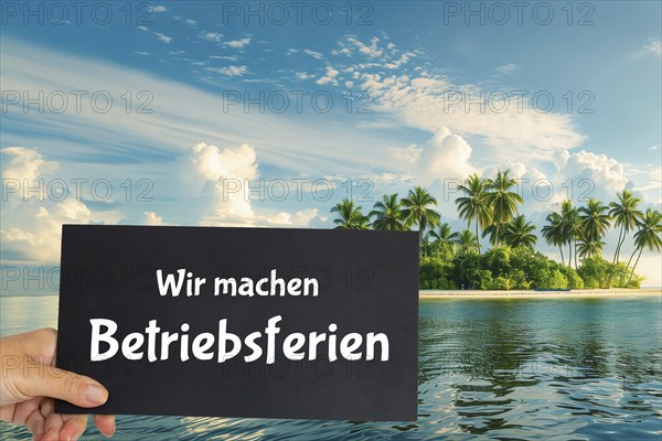 Symbolic image company holidays: Sign with the inscription WIR MACHEN BETRIEBESFERIEN in front of a lonely South Sea island (Composing, background A.I.-generated)