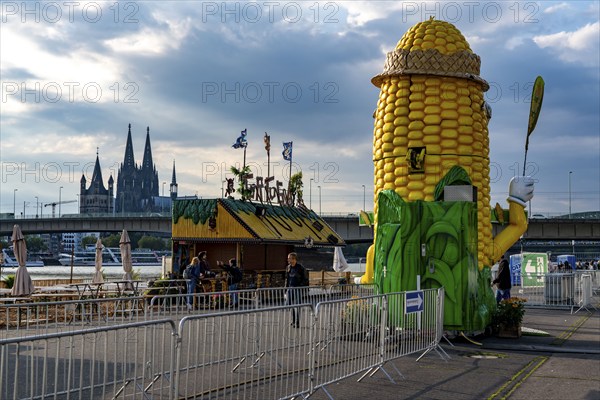 Happy Colonia funfair, Corona-compliant funfair at the Deutzer Werft, on the Rhine, a temporary amusement park of the Cologne showground community, under Corona conditions, with admission, distances, one-way street, Cologne, North Rhine-Westphalia, Germany, Europe