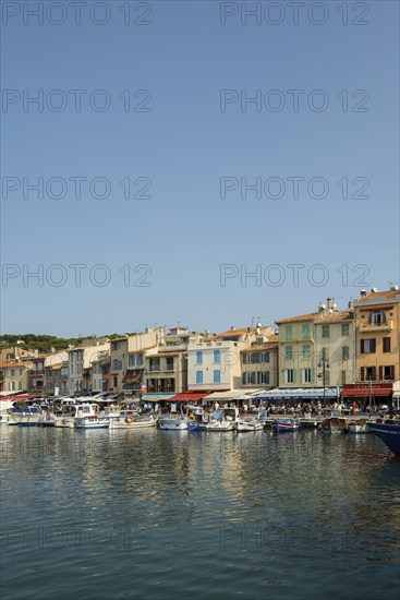 Harbour, Cassis, Bouches-du-Rhone, Provence-Alpes-Côte d'Azur, South of France, France, Europe