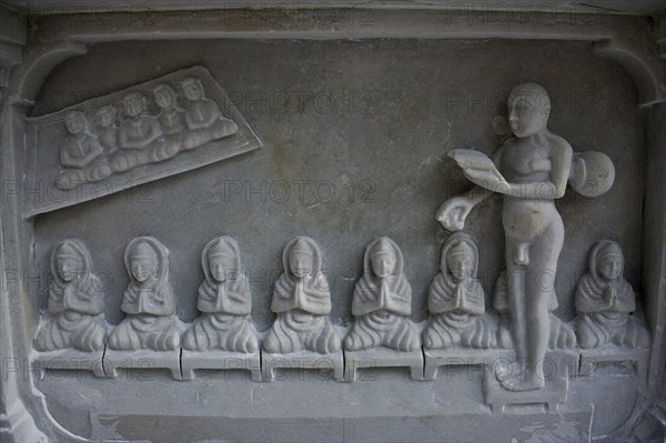 Jaïn sculpture depicting a jaïn monk and nuns from the Digambar sect, recently carved marble bas relief at Kundalpur, Madhya pradesh, India, Asia