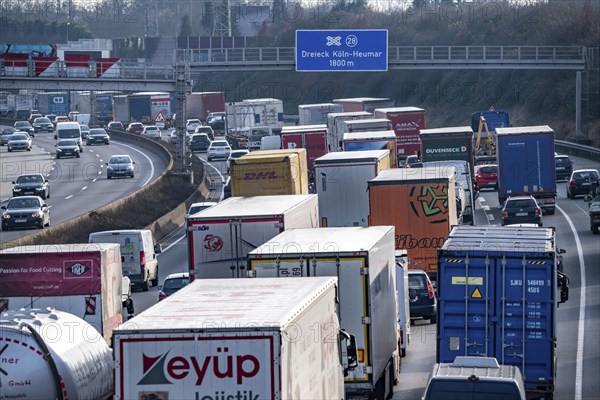 Traffic jam on the A3 motorway, at the Köln-Ost junction, heading south, four lanes jammed with cars and many trucks, over 8 kilometres in total, Cologne, North Rhine-Westphalia, Germany, Europe