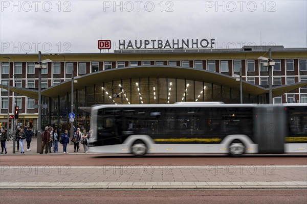 Bochum central station, station concourse, local bus, public transport connection, North Rhine-Westphalia, Germany, Europe