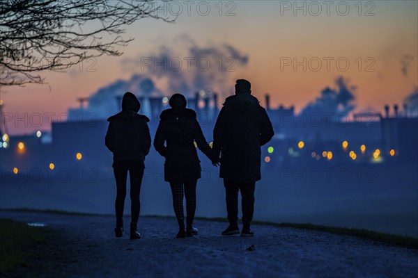 Rhine at Duisburg-Bruckhausen, steelworks Thyssenkrupp Steel, walkers on the Rhine dyke, winter, Duisburg, North Rhine-Westphalia, Germany, Europe
