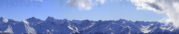 Alpine panorama with snow-covered mountain peaks in winter. Taken in the ski resort of Serfaus Fiss Ladis (Tyrol, Austria)