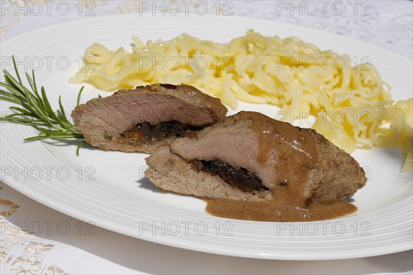 Swabian cuisine, lamb stuffed with prunes, rosemary, herbs, fillets arranged on plates, hand-scraped spaetzle, gravy, grandmother's cooking, regional, home cooking, typical Swabian, traditional cuisine reinterpreted, food photography, studio, Germany, Europe
